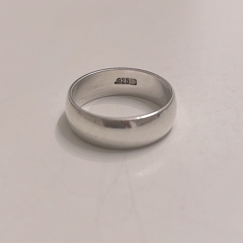 Sterling silver plain solid band. Size 6.5